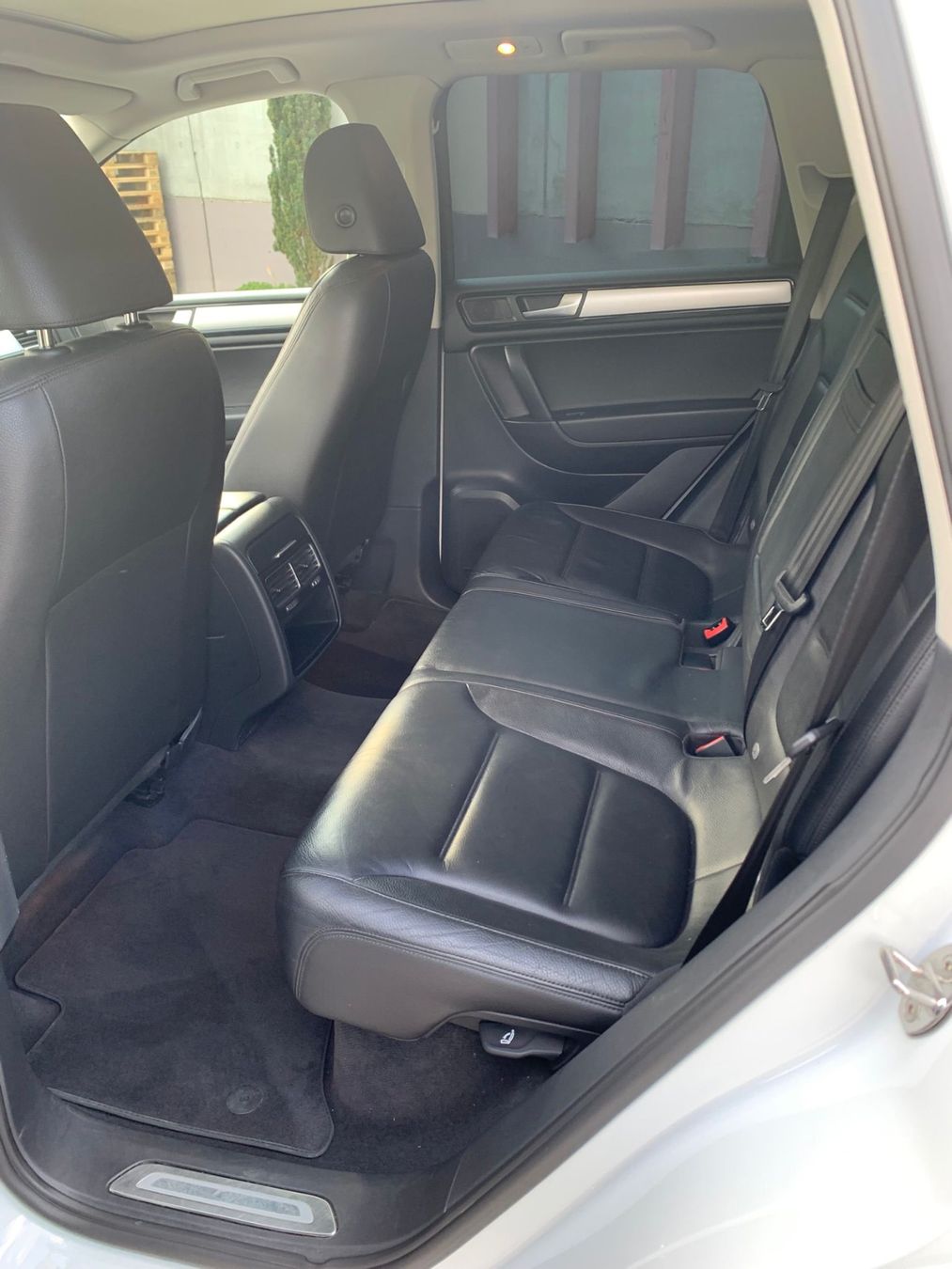 VW Automobili: VW Touareg 3.0 tdi R-Line – Usato da Studen BE venduto da sabit08 7