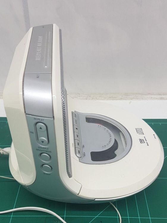 Philips AJ130 /12 Stylischer Radio/CD Wecker Dual Alarm Kaufen auf