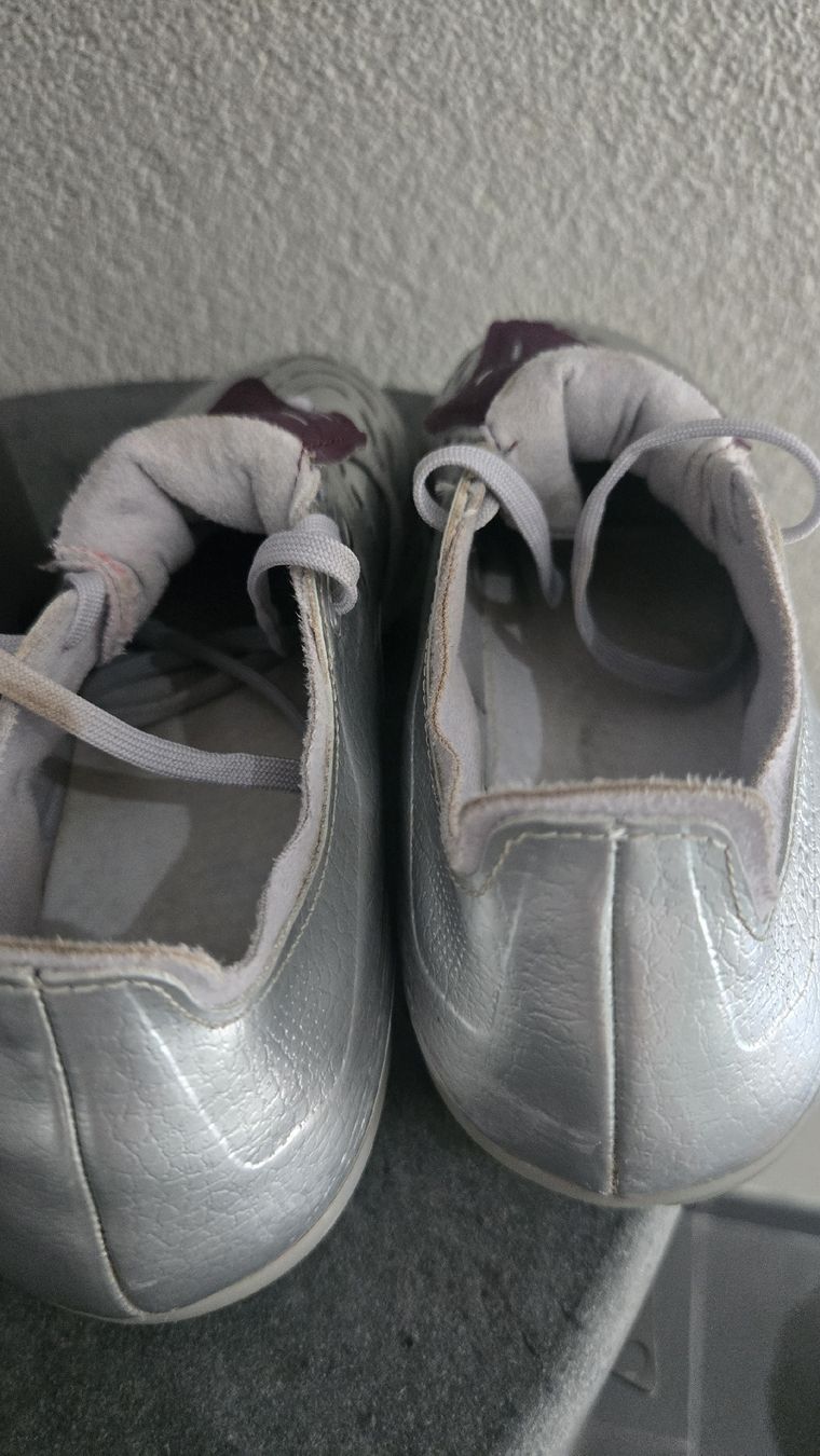 Adidas Scarpe da uomo: Crampons Adidas Predator Jude Bellingham 41.5 – Usato da Valeyres-sous-Rances venduto da Untitled 2