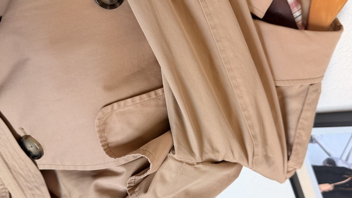 Massimo Dutti Cappotti: Trench-coat Massimo Dutti beige taille M – Usato da Bulle venduto da LeMoleson 9