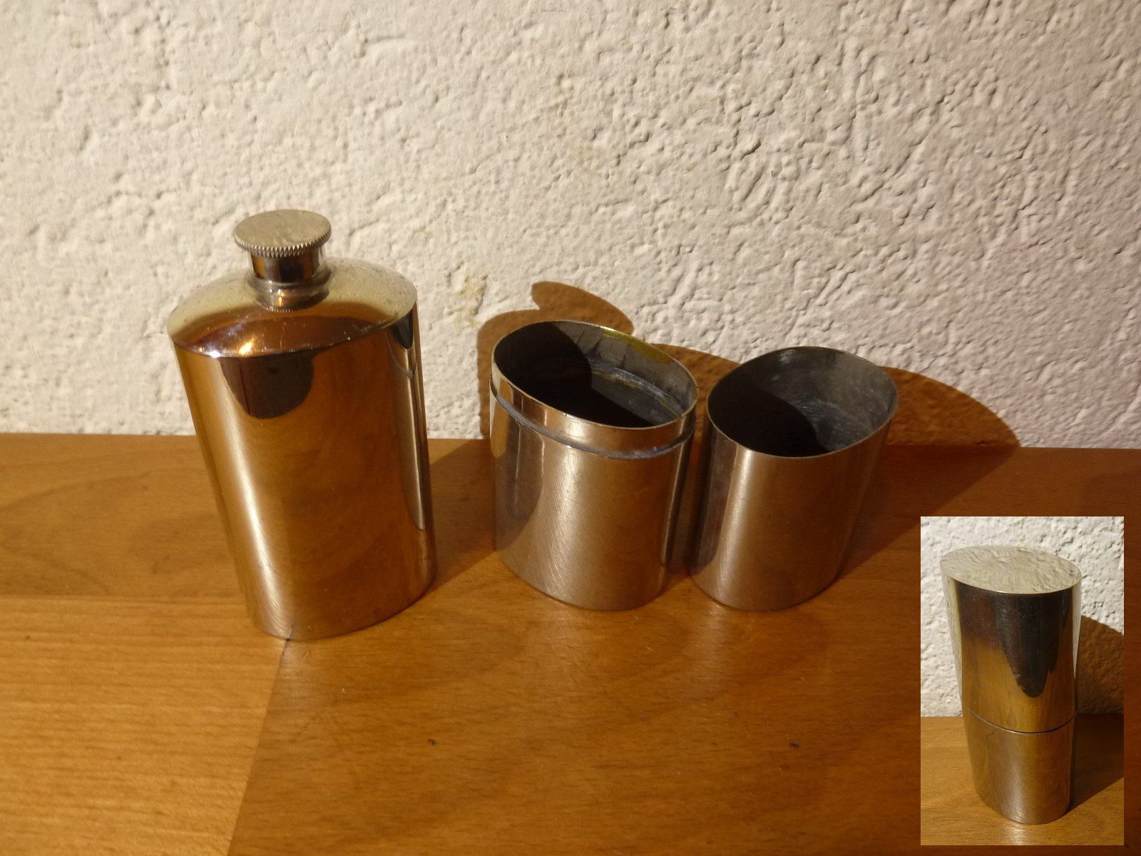 Flaschen: Antike Alkohol Whisky Metallflasche mit 2 Bechern – Gebraucht aus Hochfelden von swissice