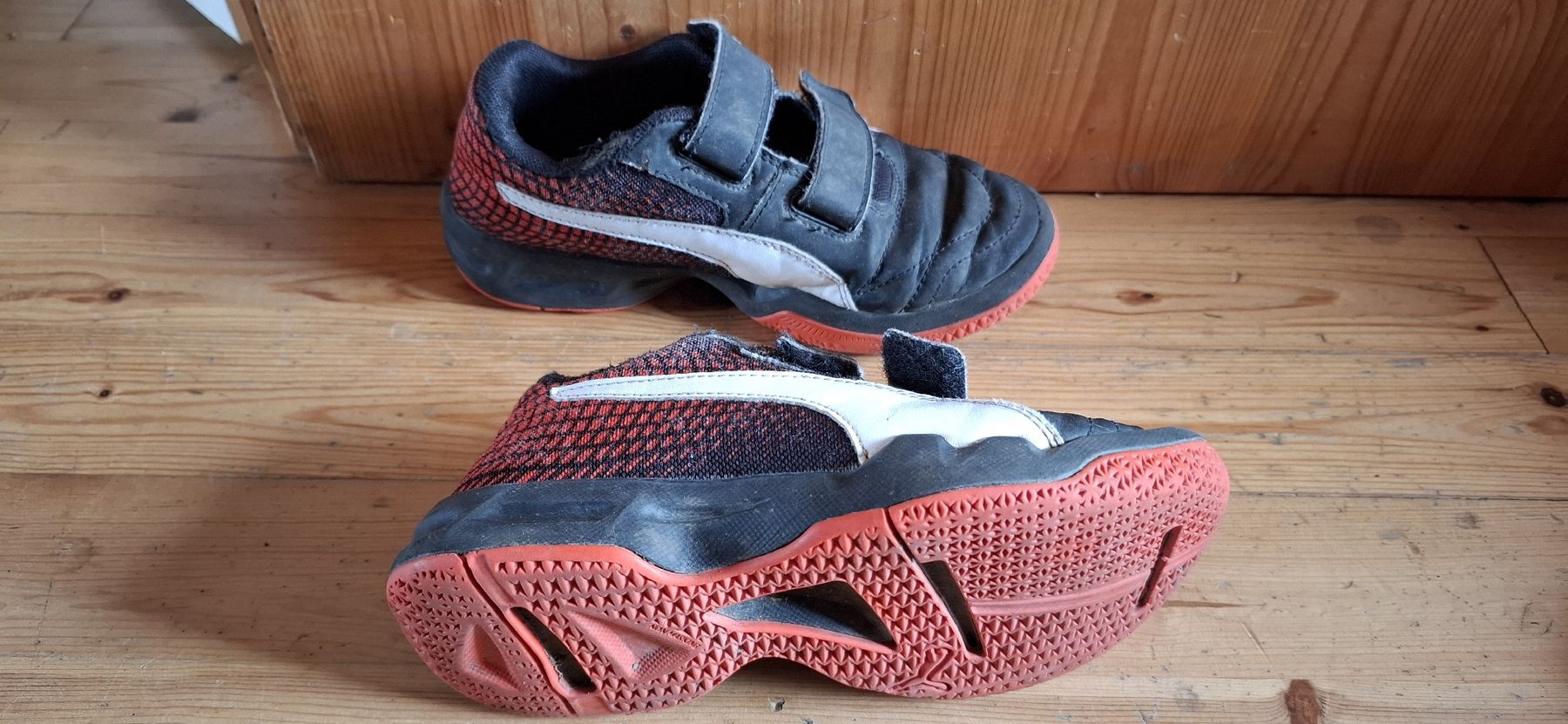 Puma Scarpe per ragazzi: Puma Turnschuhe, Grösse 32, Schwarz/Rot – Usato da Niederstocken venduto da Cocos_nut 3