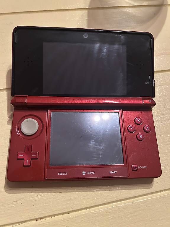 Konsolen: Nitendo 3DS metallic Red – Gebraucht aus Goldach von ann_syf8