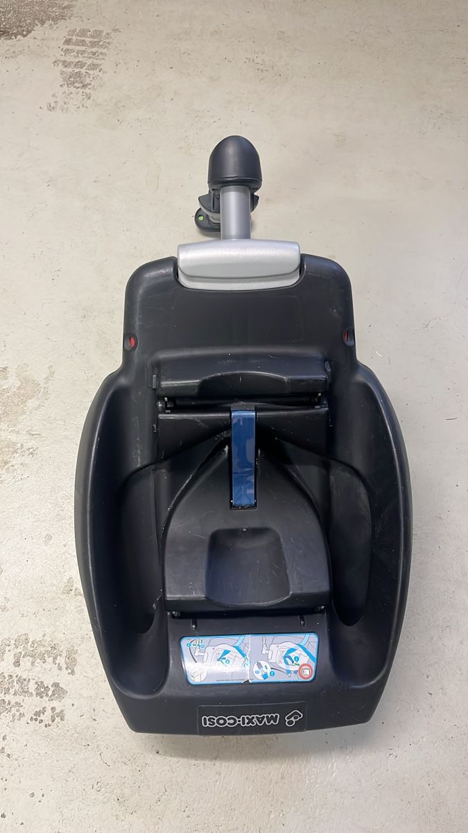 Maxi-Cosi Seggiolini per auto: Maxi-Cosi Isofix Base 2 für Babyschale – Usato da Zumikon venduto da omorax