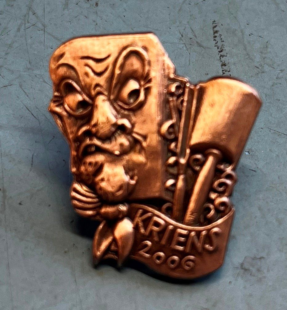 Krienser Plaketten & Abzeichen: Fasnachts Pin Kriens 2006 – Gebraucht aus Obernau von Wgnom