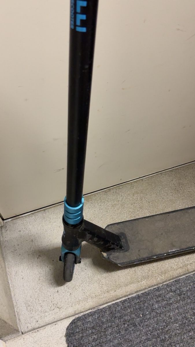 Chilli Kickboard: SCHWARZER CHILI SCOOTER – Gebraucht aus Flawil von batsa 3