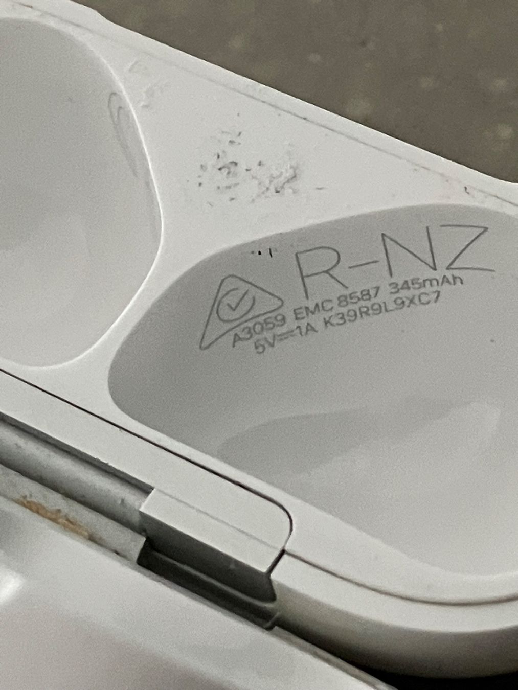 Apple Casques audio: APPLE AIRPODS 4 CASE ANC – D'occasion à Lausanne par mr.v 4