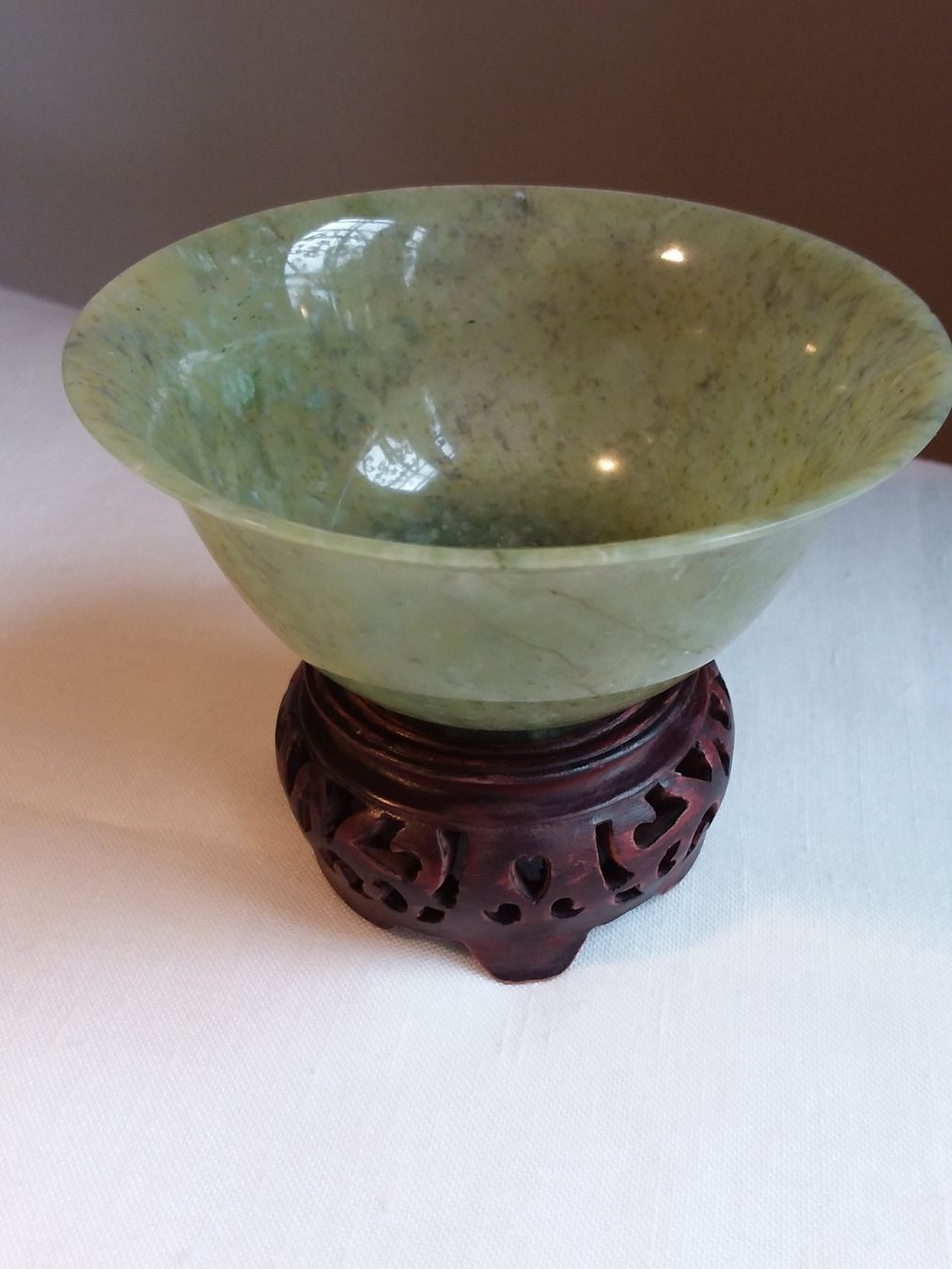 Schalen: Alte Jade Schale mit Sockel, China, ca 1950 – Gebraucht aus Zürich von helsan