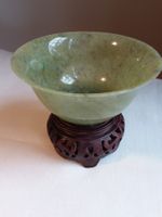 Alte Jade Schale mit Sockel, China, ca 1950