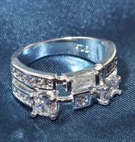Eleganter Ring mit Zirkonia, 925 versilbert, Gr. 8