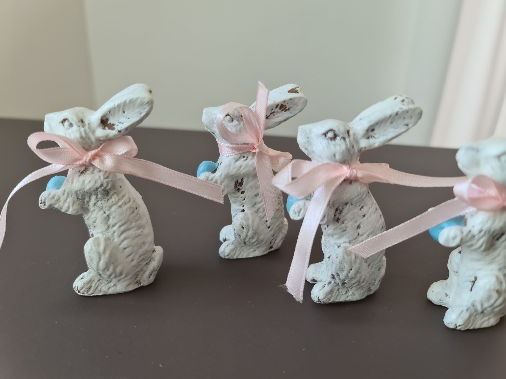 Tutte le decorazioni: Vier Osterhasenfiguren in Shabby-Chic Optik – Nuovo (secondo la descrizione) da Uster venduto da Cruleye 2