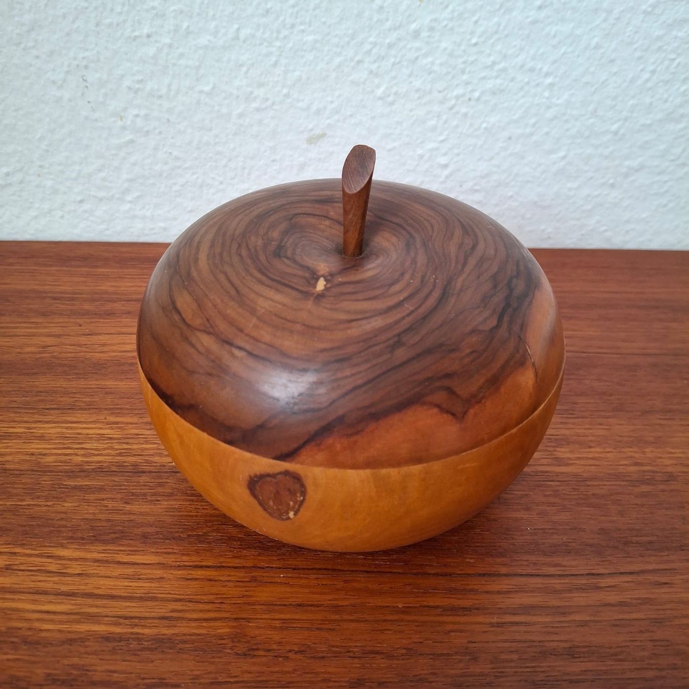 Barattoli: Boîte pomme en olivier – Usato da Neuchâtel venduto da Rochawood 1