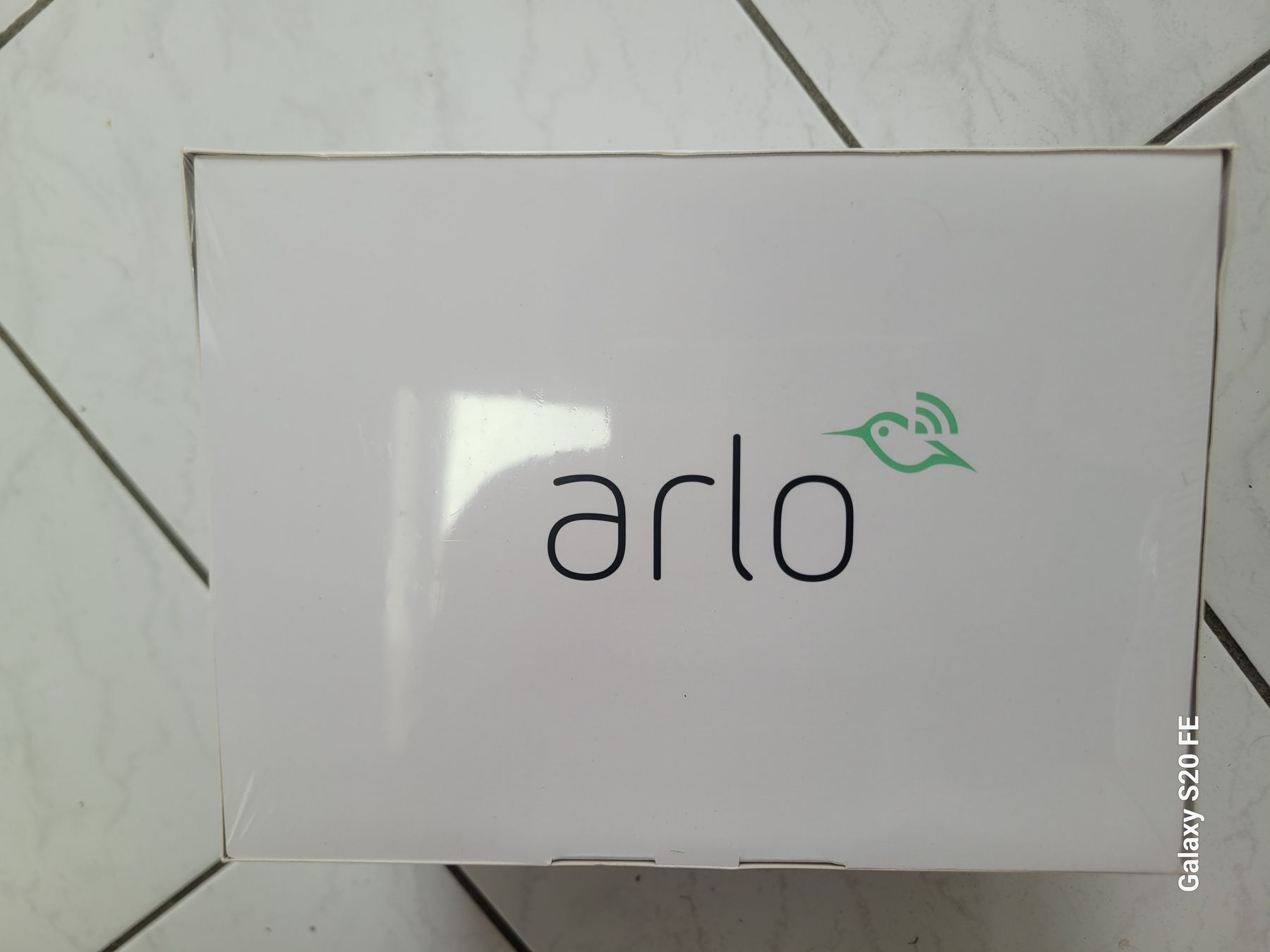 Arlo Caméscopes: Arlo Essential Spotlight Camera 3 Pack Neuf sous blaster – Neuf avec emballage d'origine à Satigny par bil_97vl 1