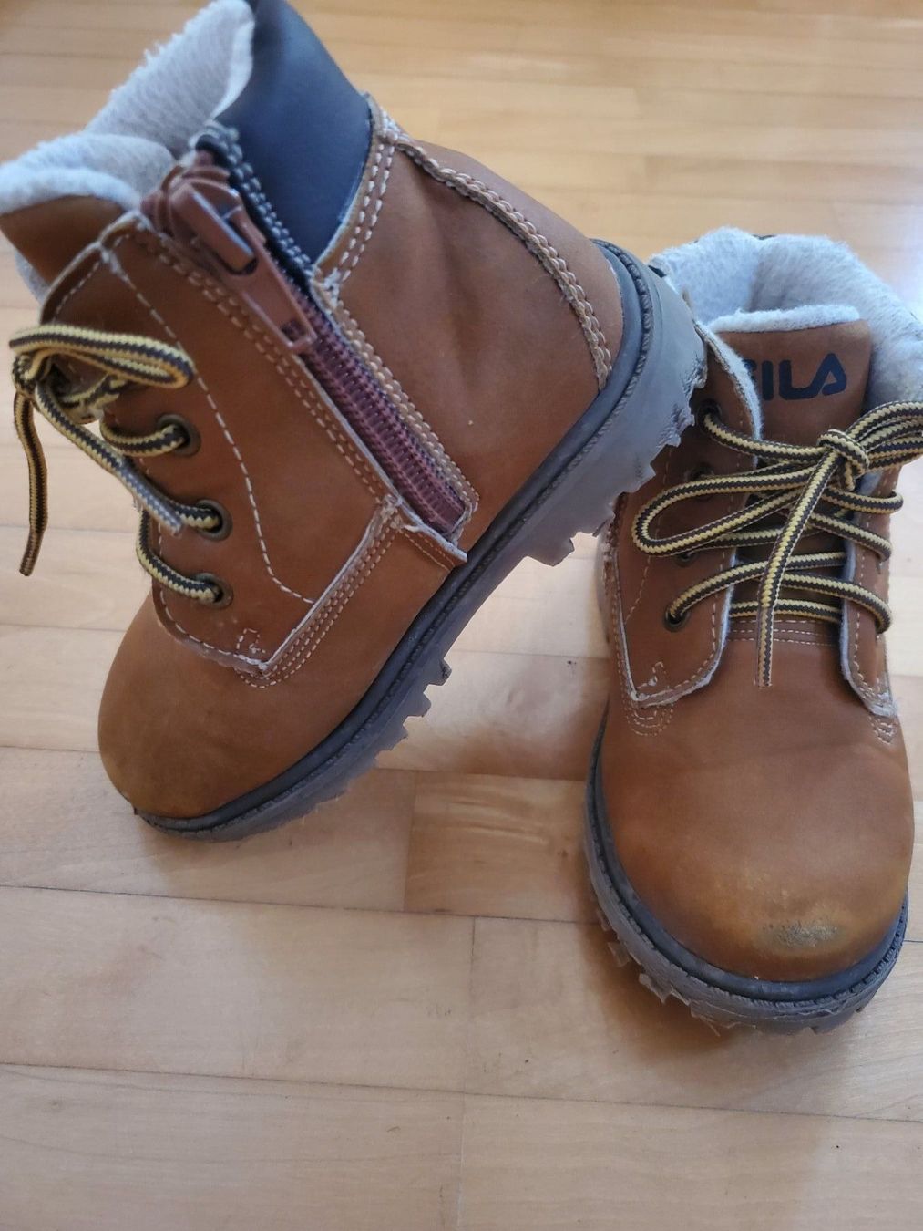 Scarpe per ragazzi: Fila Winterstiefel Junge Gr 23 – Usato da Dättwil AG venduto da Globetrotter2000