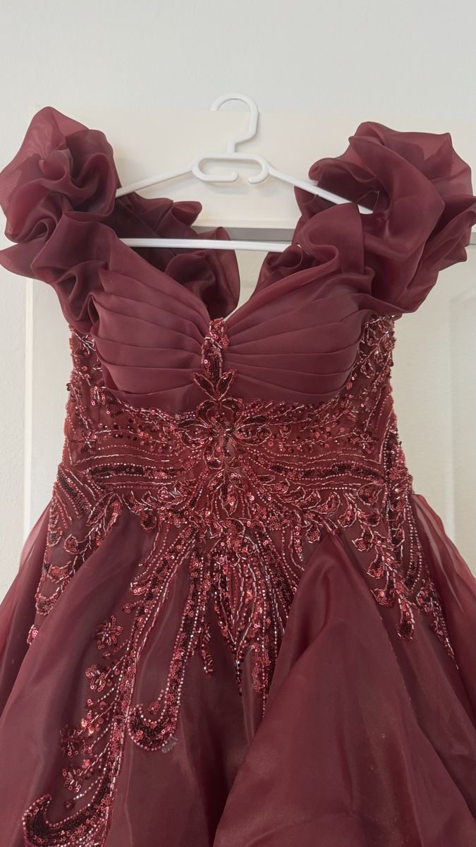 Vestiti: Bordeaux, elegantes Abendkleid mit passendem Schmuck. – Usato da Winterthur venduto da Yuni1 1