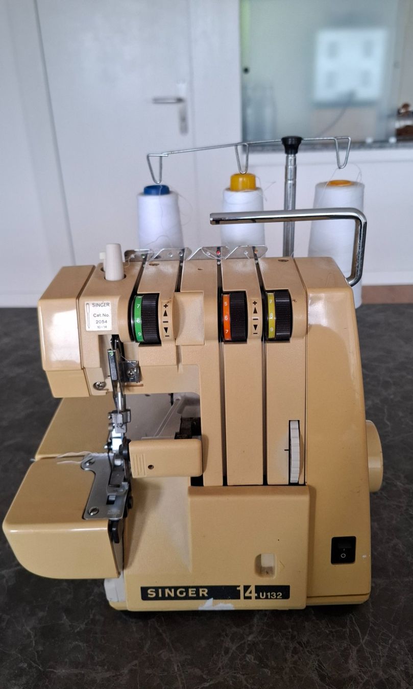 Singer Macchine da cucire: Singer Overlockmaschine – Usato da Hausen am Albis venduto da ann_2kkx 3