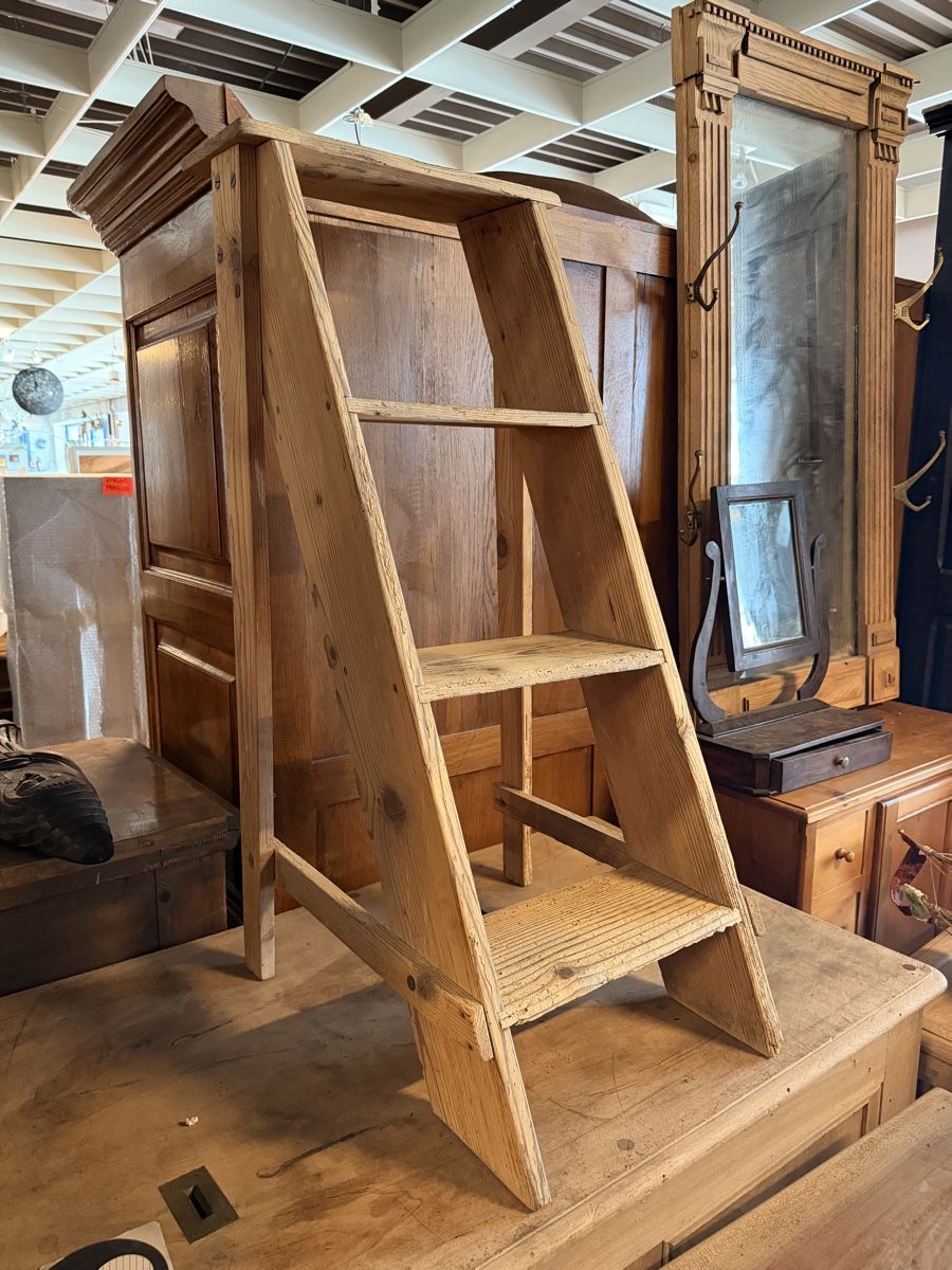 Scale: superbe petit escabeau sablé pour déco – Usato da St-Maurice venduto da antikdestok