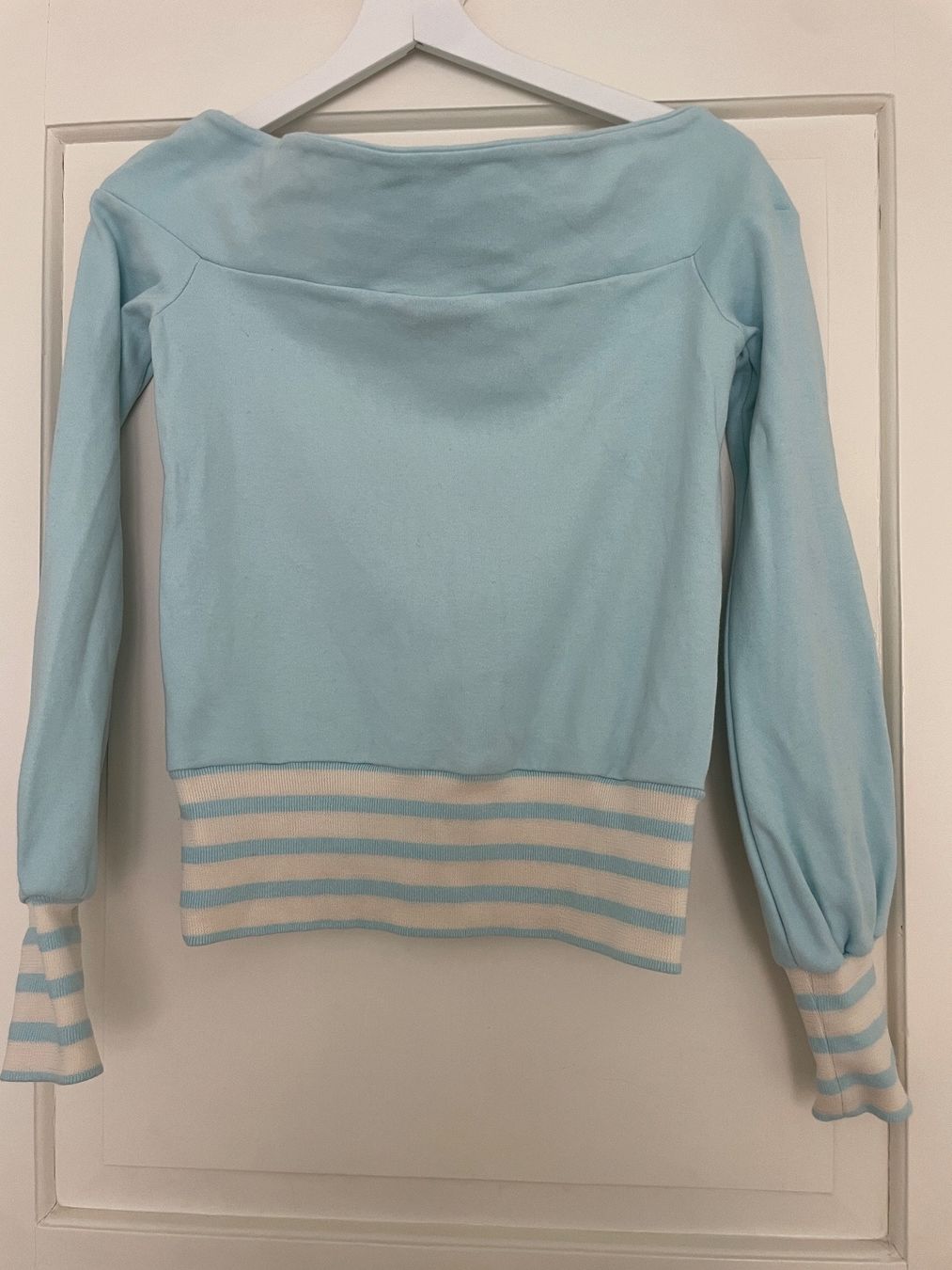 Maglioni & Felpe: Weicher schulterfreier Sweater von GSUS – Nuovo (secondo la descrizione) da Chur venduto da adien 1