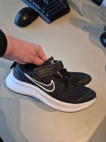 Tolle Nike Star Runner  Kinder Schuhe, Grösse 29.5.