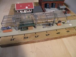 Modellbau: Tankstelle/Bahnhof und Häuser im Set, H0  (5)