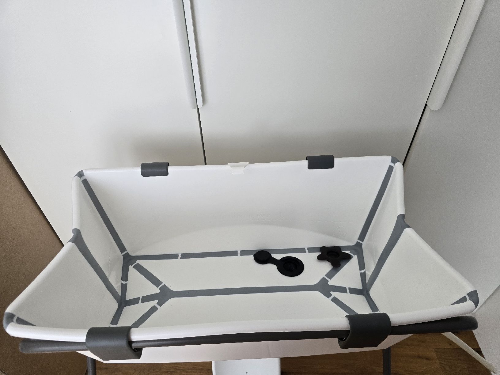 Stokke Vasche da bagno: Stokke Flexi Bath mit Gestell & Newborn Support – Nuovo (secondo la descrizione) da Luzern venduto da isuare 1