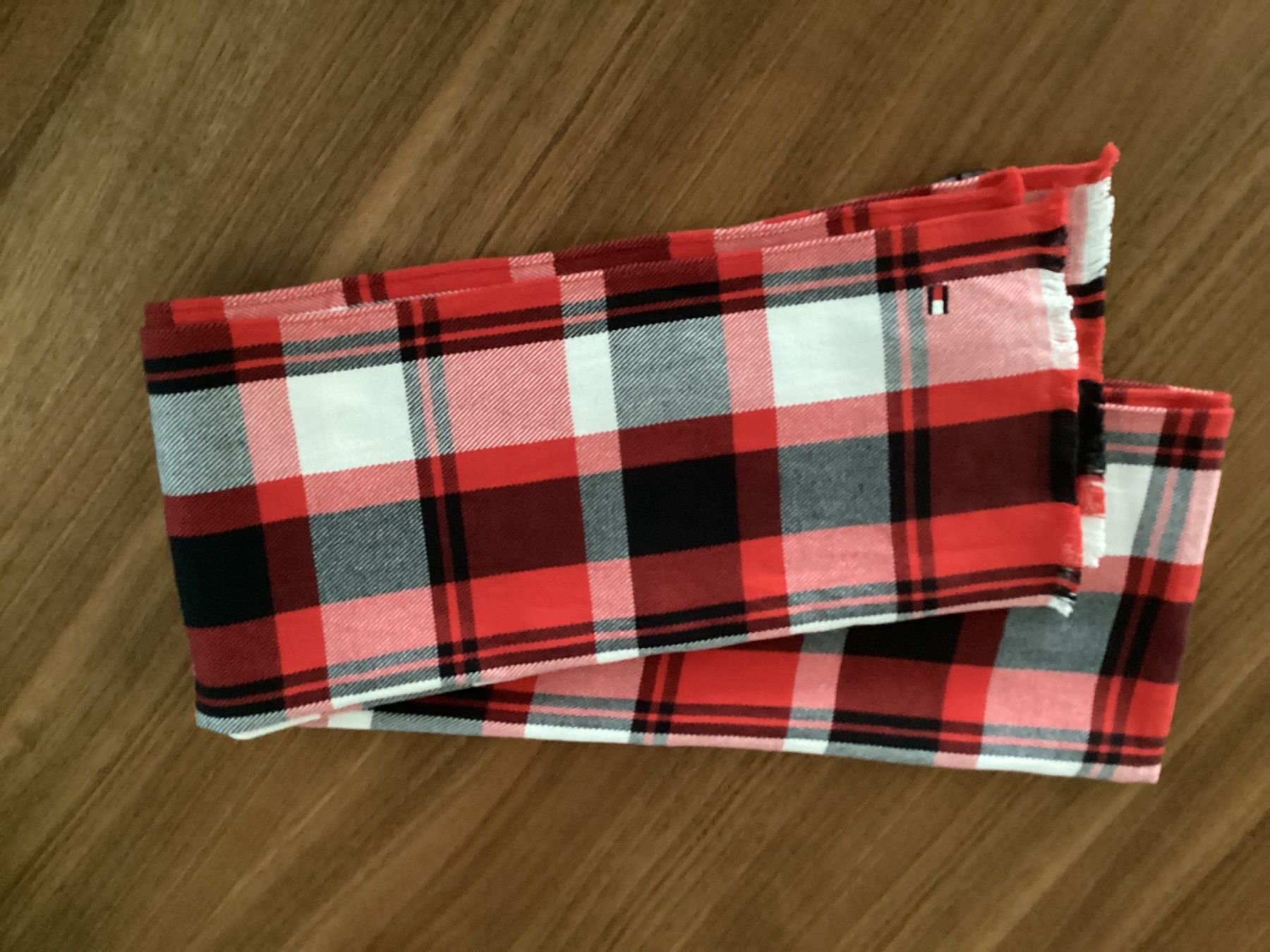 Tommy Hilfiger Foulard & Sciarpe: Tommy Hilfiger Schal – Usato da Dachsen venduto da ach_g7jt