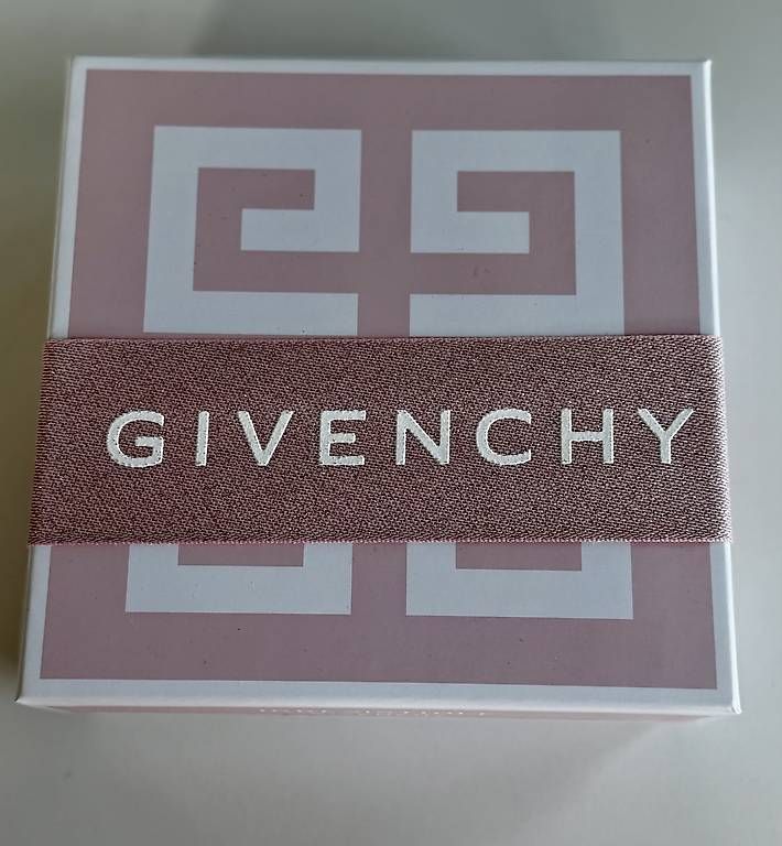 Givenchy Parfum & Eau de Toilette: Givenchy Irresistible Geschenkset Damen – Gebraucht aus Bern von mon_2lbl