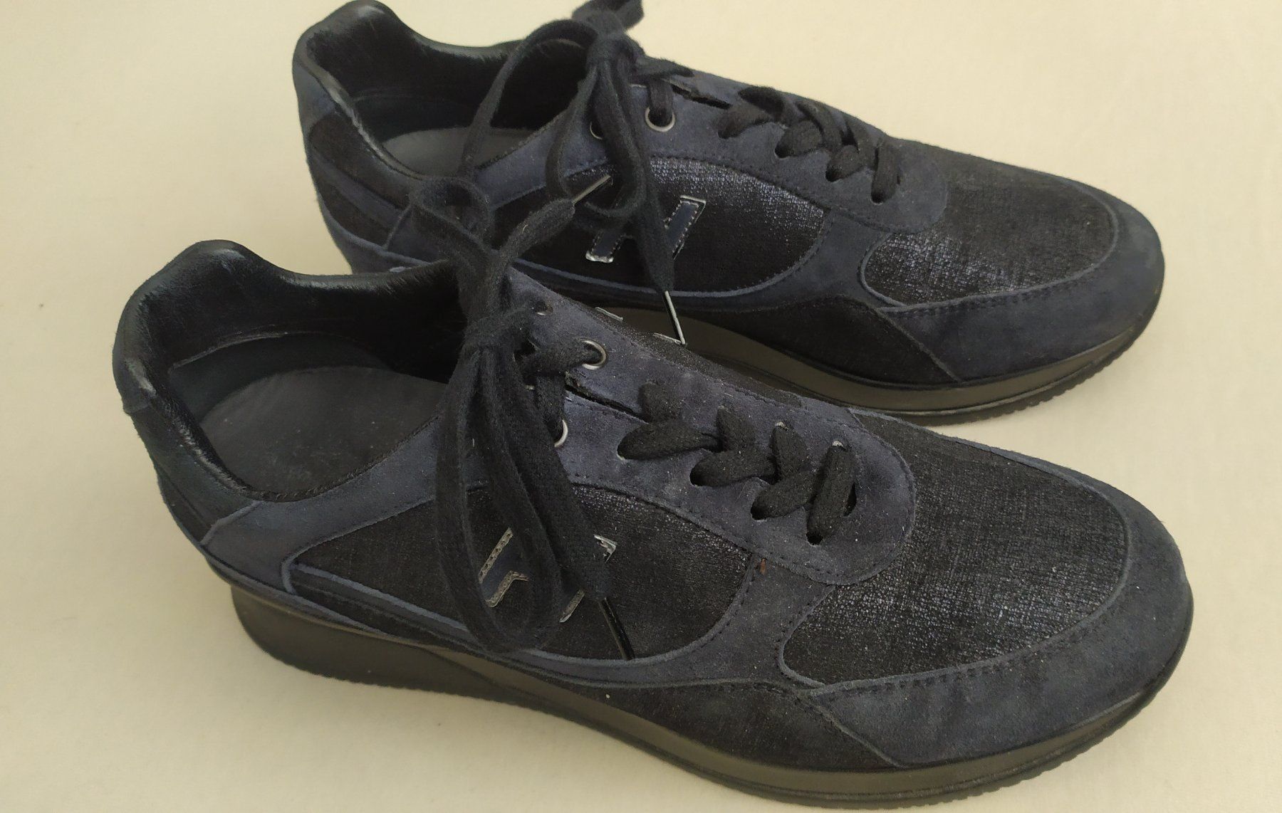 Hogan Scarpe da donna: Sneakers dame HOGAN gr. 37 – Usato da Chezard St-Martin venduto da Loucail 1