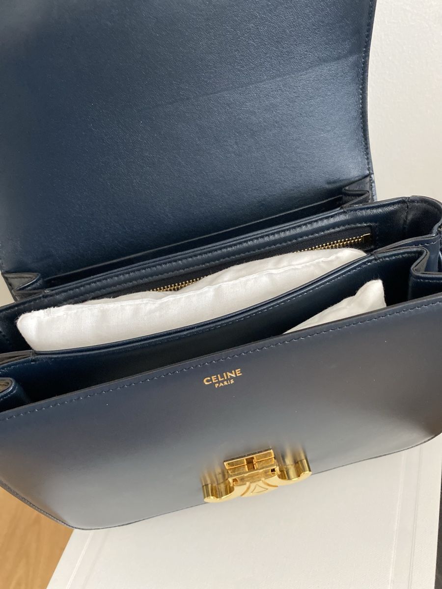 Celine Sacs femmes: Celine klassische Triomphe Tasche – D'occasion à Bazenheid par Dan_la 3