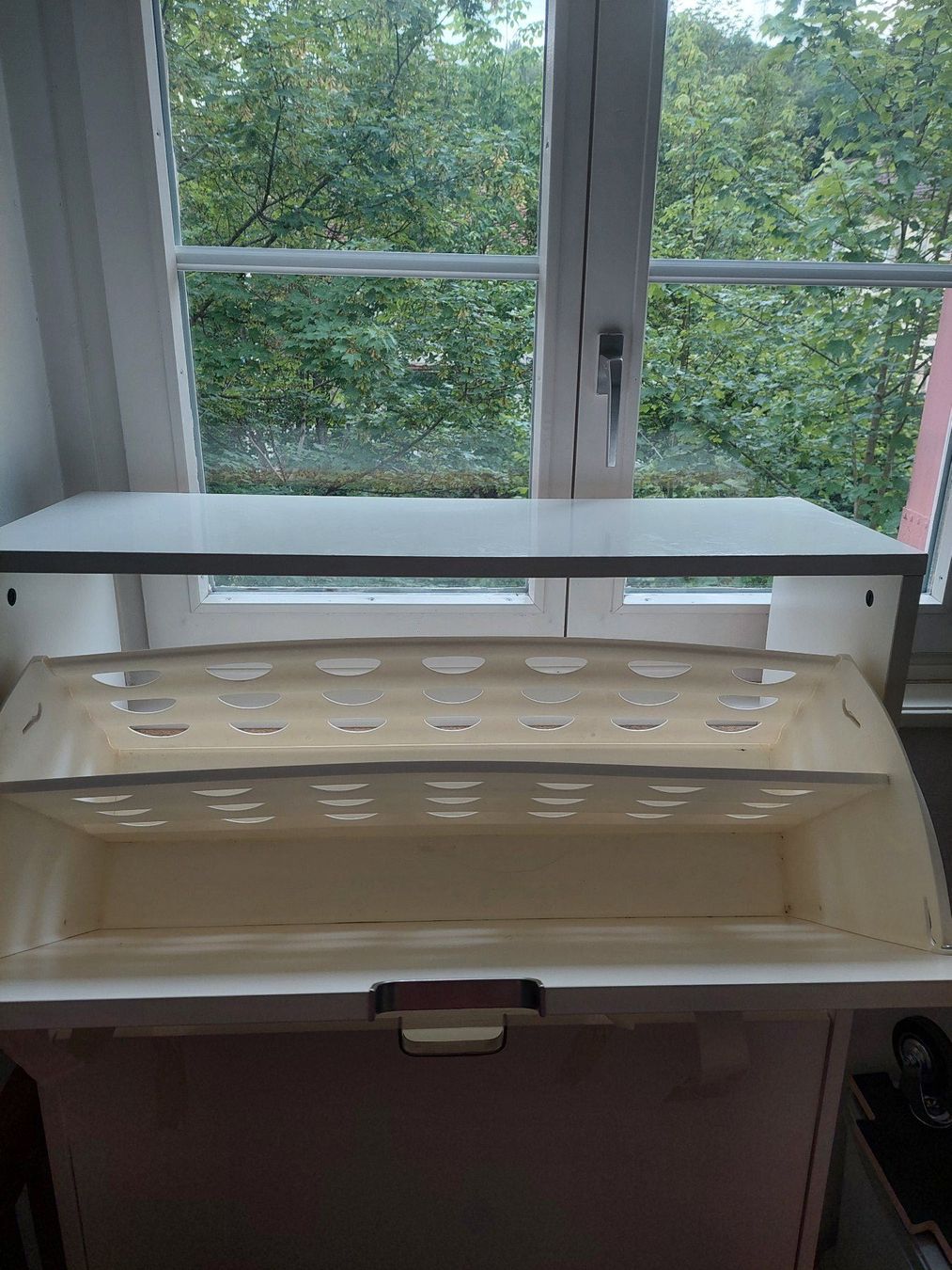Ikea Armadi: Schuhschrank Weiss 3 Klappen mit Griffen, Platzsparend, G... – Usato da St. Gallen venduto da Sensor0 1