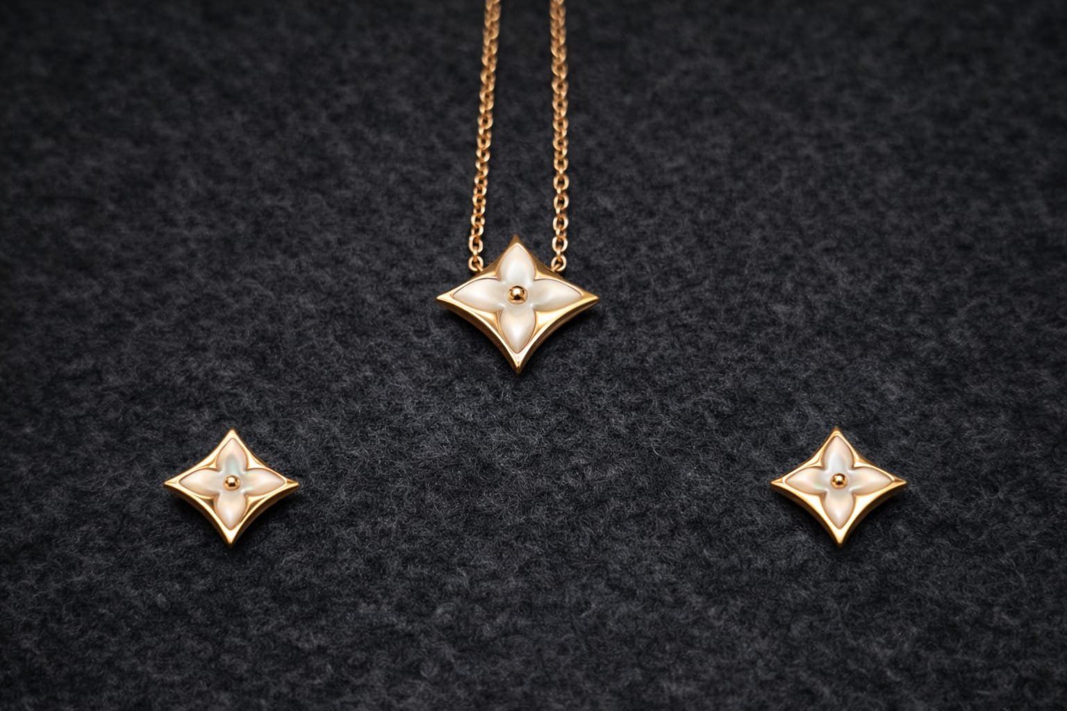Louis Vuitton Altri gioielli: SET Bijoux Louis Vuitton Star Blossom – Nuovo (secondo la descrizione) da Vuarrens venduto da casanova92 2