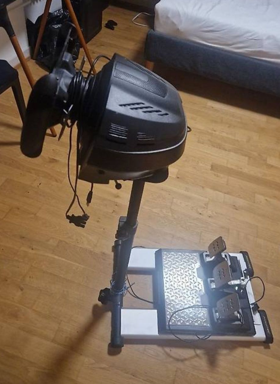 Altro in Decorazioni & Accessori: Fanatec Wheelstand – Usato da Zürich venduto da Cedric345 1