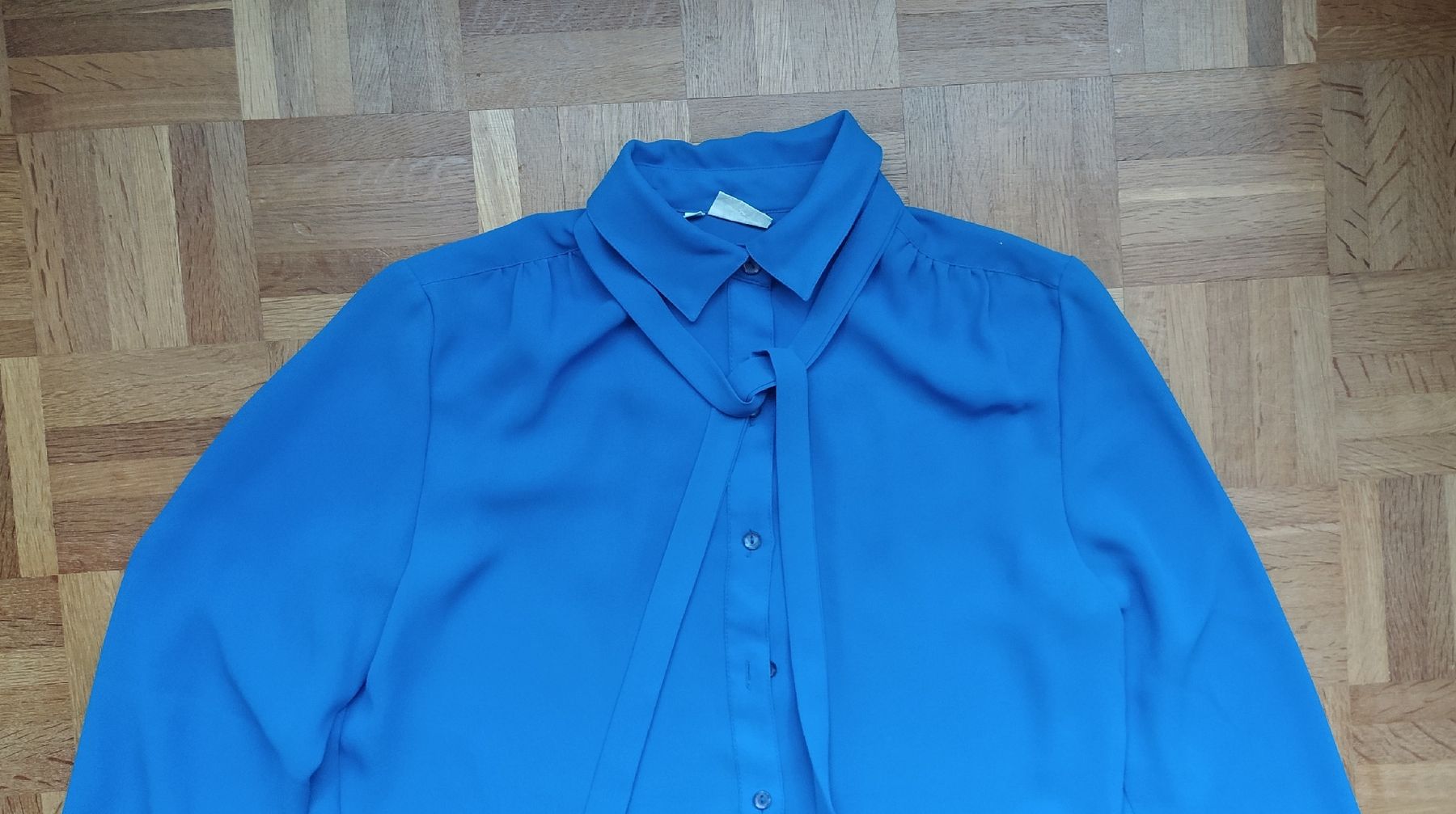 Camicette: Chemisier bleu avec lacet/Bluse blau mit Spitze – Nuovo (secondo la descrizione) da MOUTIER venduto da Anto21 1