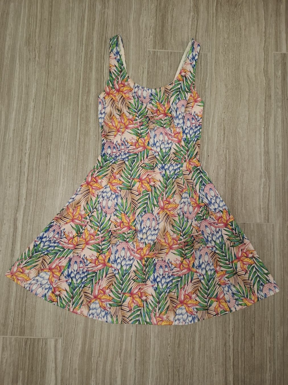 H&M Vestiti: robe d'été en taille 32 – Usato da Ecublens FR venduto da ame_y8tq