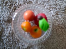 Süsse Früchte-Schale aus Kunstoff mit Früchten, Puppenhaus