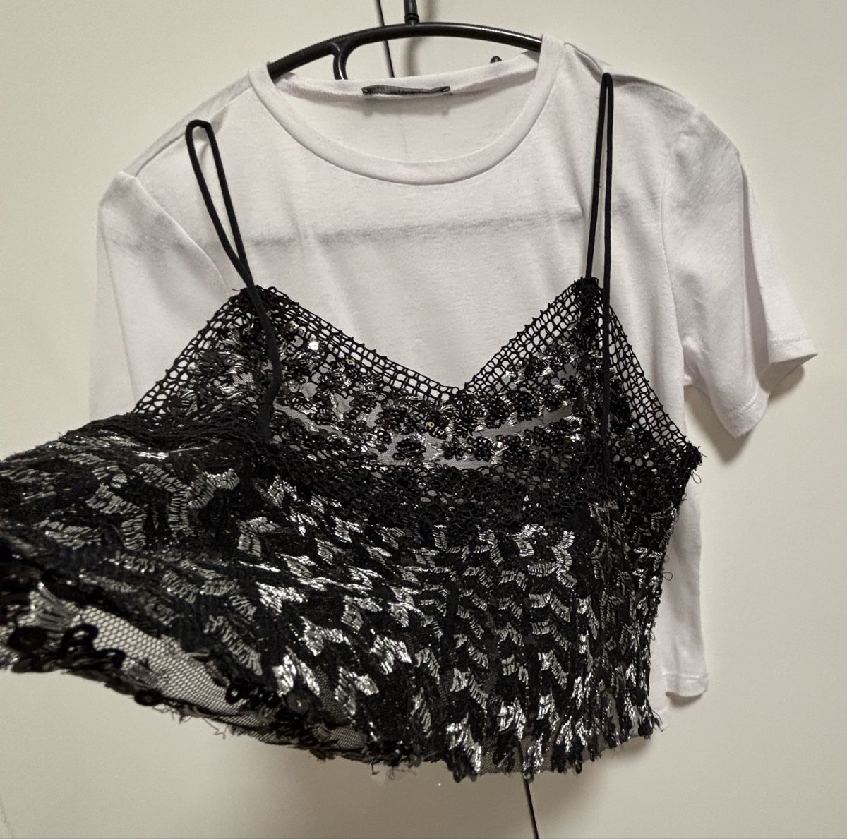 Zara T-Shirts: Zara Top mit Pailletten Einsatz, Grösse S – Gebraucht aus Zollikerberg von Jvac2 3