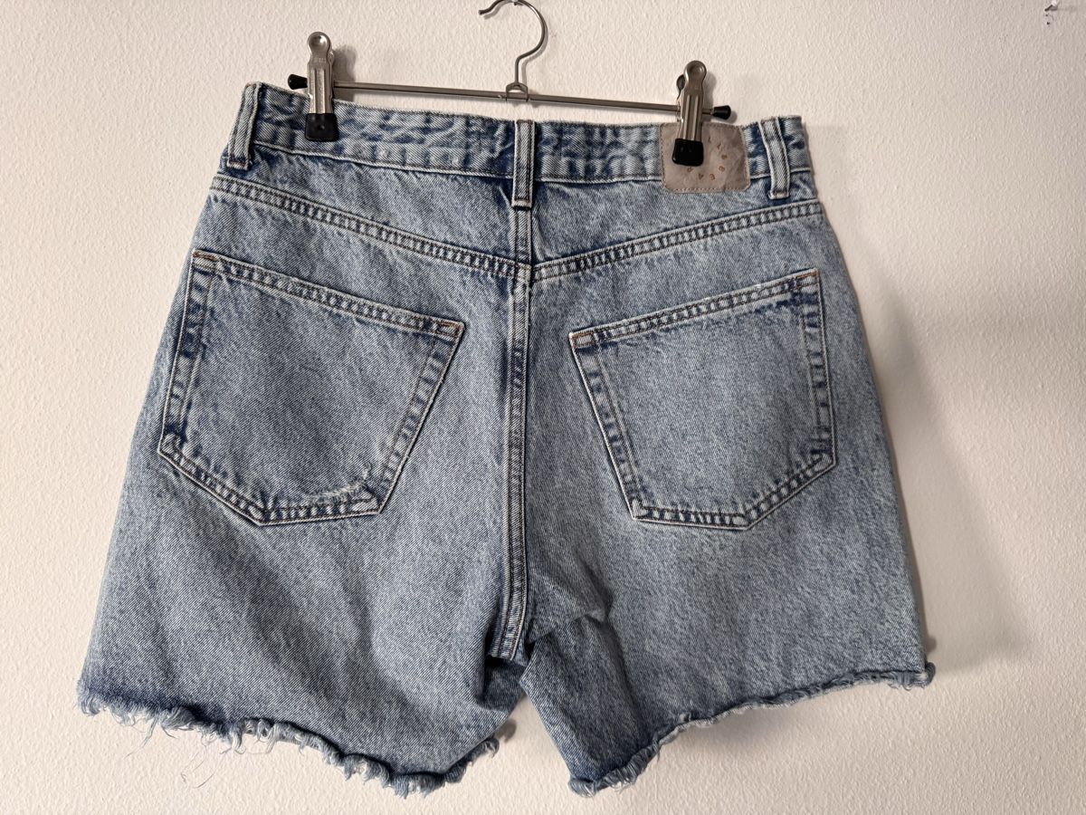 Pull&Bear Jeans: Jeans Shorts Pull&Bear Grösse 42, hellblau Denim – D'occasion à Zürich par bergi777 1