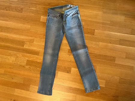 Schöne ungetragene Straight Fit Jeans der Marke Oxbow GR. 26