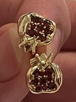 clous d’oreilles 0,9 X 0,7. pierres grenats neufs