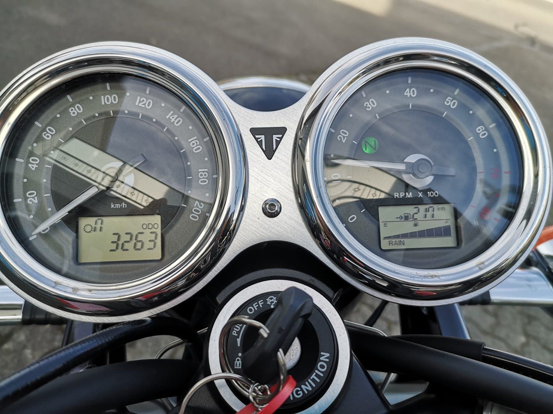 Triumph Strasse: Triumph Bonnewille 1200 T120  3280km 80PS – Gebraucht aus Lommis von twospark 3