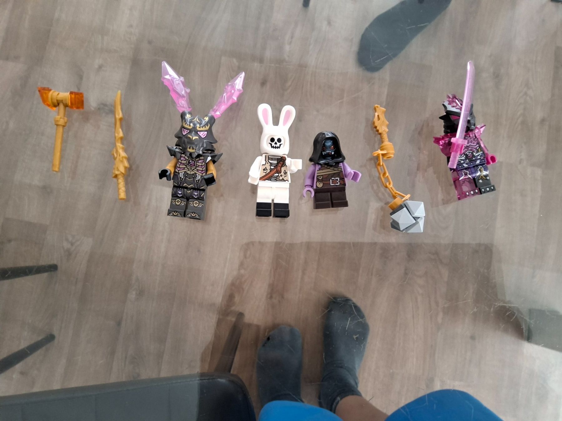 Lego Statuette: Lego figuren 4 stük mit wafen – Usato da Anglikon venduto da danivohunzi