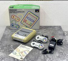 Nintendo Super Famicom mit OVP, 2 Controllern 