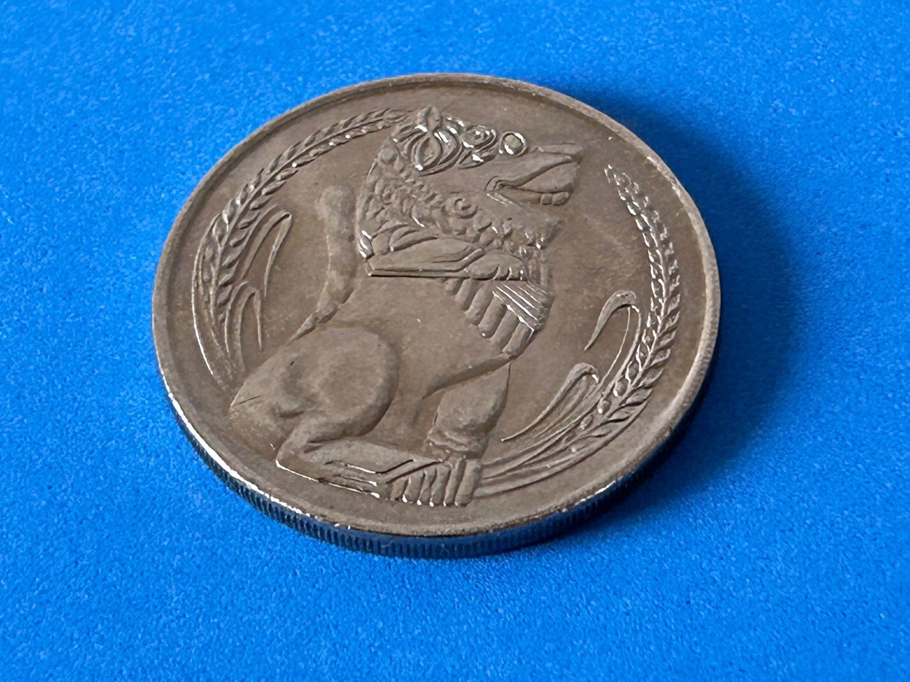 Tutti le monete: Singapore - 1 Dollar 1982 – Usato da Corcelles NE venduto da AJKader 1