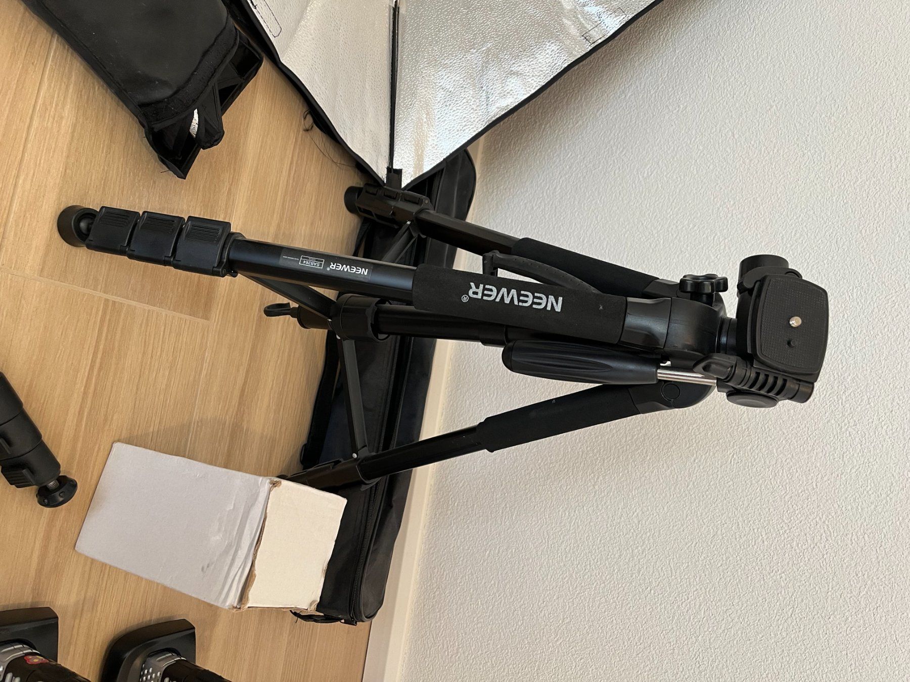 Fotocamera: Videografie Starter Kit (Stative, Softboxen, Reflektor, etc. – Usato da Frauenfeld venduto da Hv 3