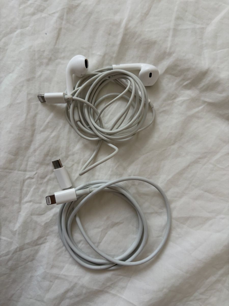 Apple Cuffie: Apple EarPods & Ladekabel Lightning – Usato da Zürich venduto da justkimye