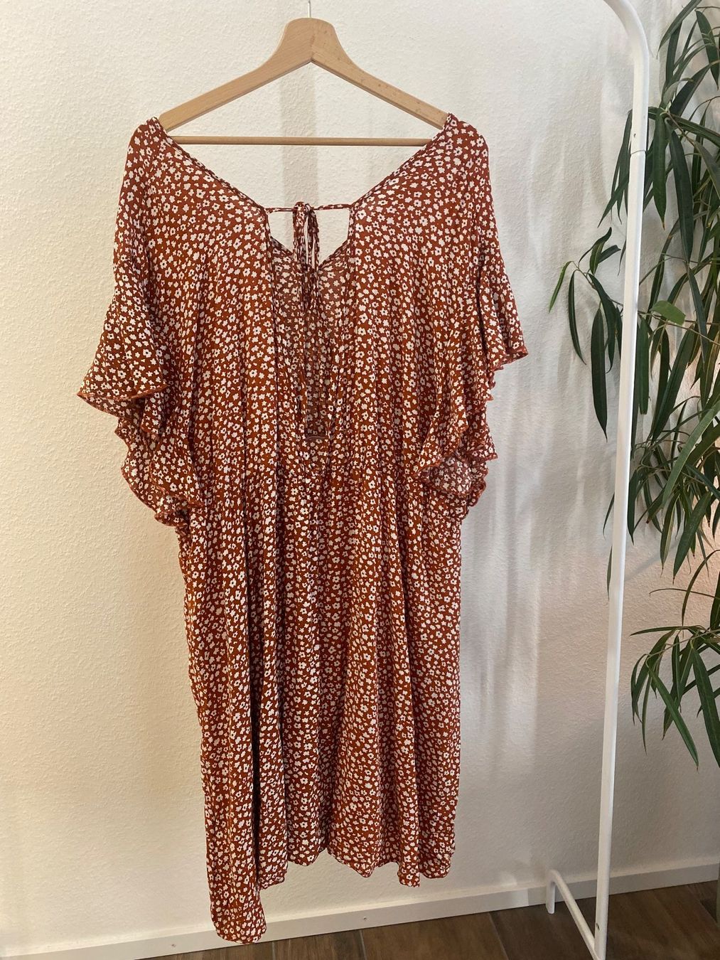 Shein Robes: Kleid leicht mit Blumenmuster Gr. 5XL / Gr. 48 – D'occasion à Pratteln par a23_j2gs 1