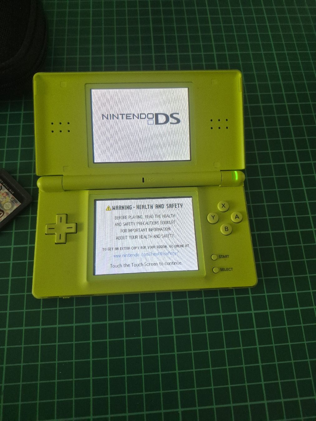 Nintendo Konsolen: Nintendo DS Lime Green - Includes Game, Charger and Case! – Gebraucht aus Meyrin von Retro-GZ 4