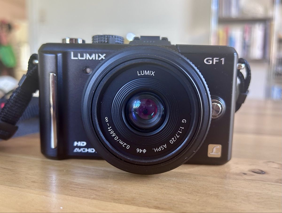 Panasonic Kamera: Panasonic Lumix GF1 Digitalkamera mit Ladegerät – Gebraucht aus Basel von Jasi2000