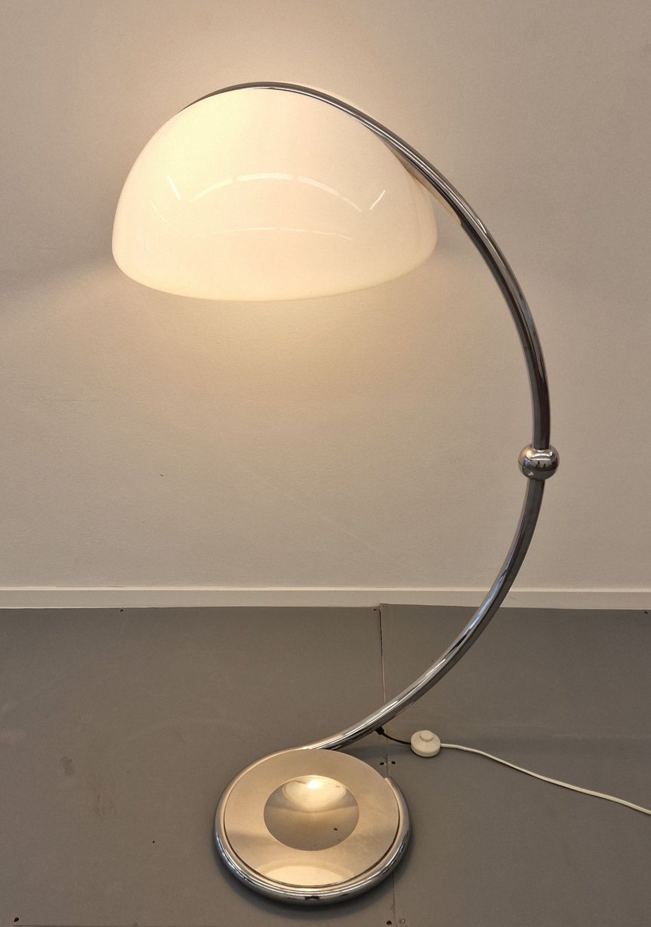 Lampade: Space Age Design, Stehlampe Serpente, Elio Martinelli, 70 – Usato da St. Gallen venduto da chambredirecte 5