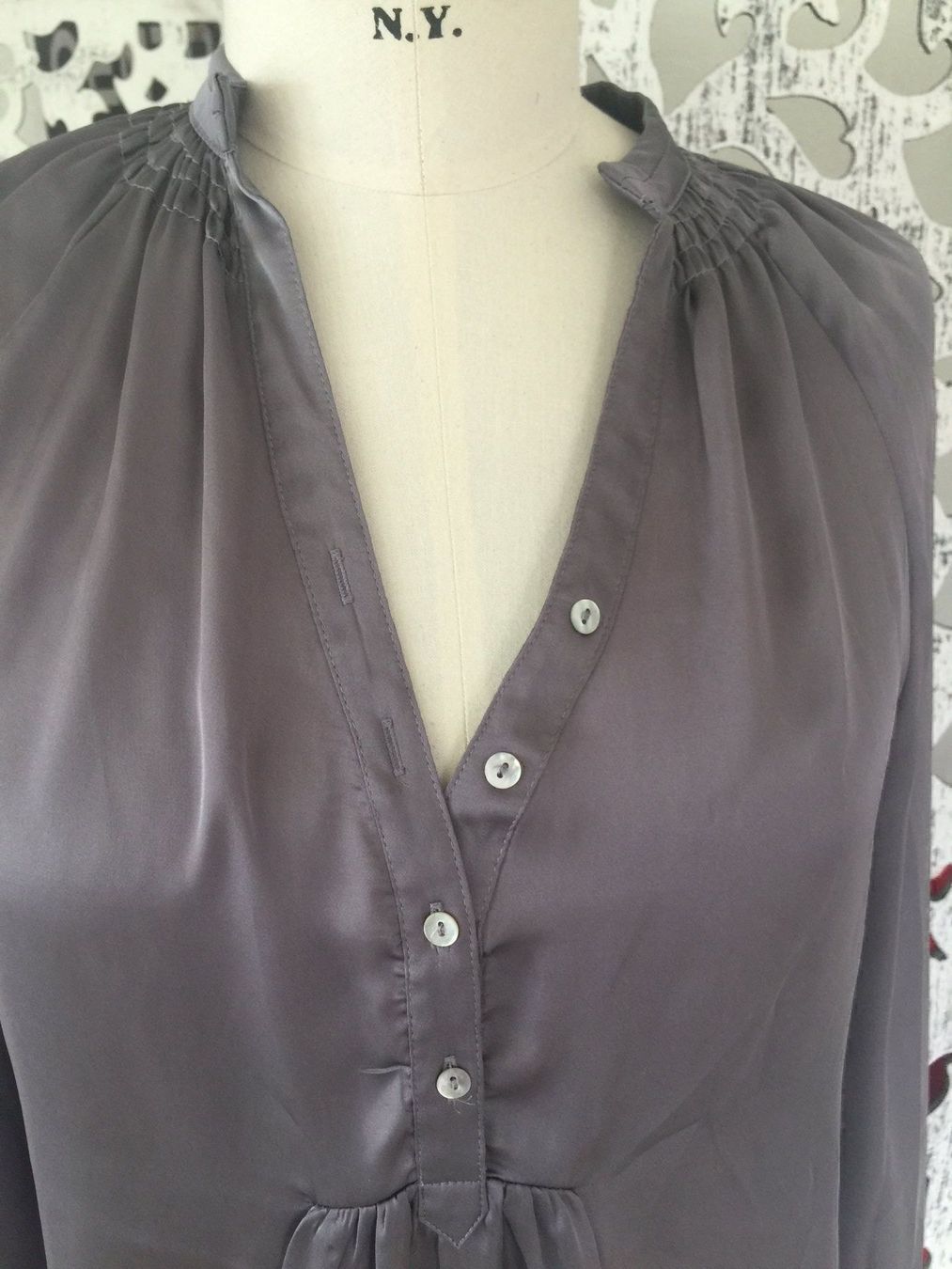 Zara Blusen: Zara Bluse Gr. XS Silbergrau – Gebraucht aus Kirchdorf AG von coco123 2
